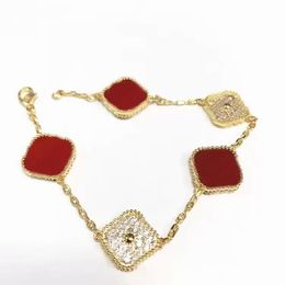 Yaxn Charm Bracelets Luxury Female Bracelet Designer Clover 18k Gold Agate Flower Chain Jewelry Lucky Lady and Girl Couple Holiday Party Gift