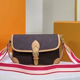 Fashion Crossbody Outdoor Women's Bag Classic Print Design Embroidered Shoulder Strap Shoulder Bag