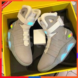Top Automático Air Mag Sneakers Marty McFly Sapatos ao ar livre de Marty McFly Man de volta ao Future Glow in the Dark Grey Top McFlys Mags com as botas futuras