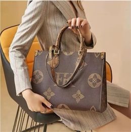 Luxurys Designers Tote Bag High Quality Brand Womens Handbags Purse Embossed Fashion Shoulder bags Genuine Leather Shopping Bag Wallet