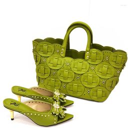 Scarpe eleganti Design italiano Motivo a macchie di leopardo Donna e borsa abbinata Set in pelle verniciata per la moda da festa Comodo mezzo