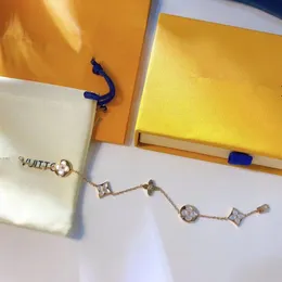 GEGNI DONNA PICCOLA PICCOLA FLOWER BRACHETTORE LETTERA PINK SENAMEL Crystal 18K Braccialetti per fascino oro oro Luxe Fashi