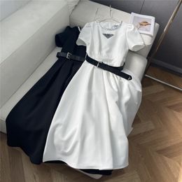 23 Kadın Tasarımcı Elbise Ekip Boyun Gömlekleri Mektuplar ile Rhinestone Kızlar Milan Pist Tank Top A-Line Piled uzun kısa kollu elbise üst düzey tasarımcı giysileri