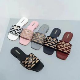 Slides Pantoffers bestickter Stoff Schwarz Beige Multicolor Sticker Mules Damen Home Flip Flops Casual Sandals Sommer Leder Flachrutsche Gummi Sole 36-42