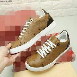 luxury designer shoes casual sneakers breathable Calfskin with floral embellished rubber outsole very nice mkjlyh gm30000000012