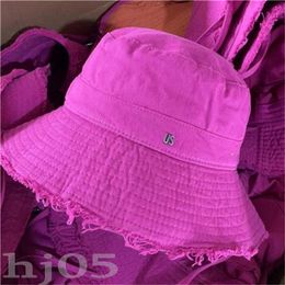 Bucket hats woman luxury hat solid color breathable comfortable valentine s day gift plated silver metal letter wide brim retro designer hats for women PJ027 C23