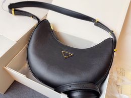 Classic Crescent Crossbody Bag Large Capacity Zip Open Cowhide Leather Women Luxury Designer Shoulder Bag