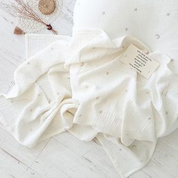Blankets Cotton Gauze Muslin Swaddle Baby Blankets Bed Cover born Infant Sleeping Blanket Wraps Super Soft Bath Towel Summer Spring 230320