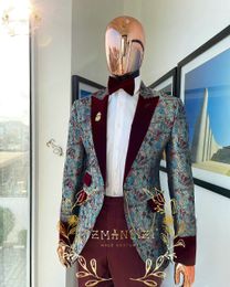Men's Suits Blazers Latest Designs Groomsmen Floral Burgundy Velvet Peaked Lapel Groom Tuxedos Mens Wedding Dress Male Prom Dinner Party Blazer 230320