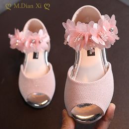 Sandálias de verão estilo infantil garotas de moda moda sapatos princesas pequenas dança solada macia 230317