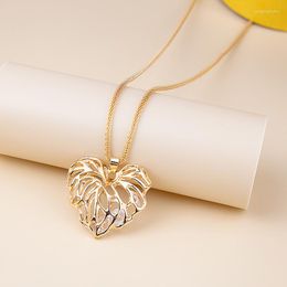 Pendant Necklaces 2023 Hollow Peach Heart-shaped Wild Sweater Chain Women's Simple High-end Temperament Necklace Fashion Jewelry Gift