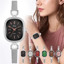 Wristwatches Women Bracelet Watches 2023 Fashion Shining Ladies Luxury Stainless Steel Female Quartz Watch Silver ClockWristwatches