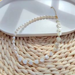 Minority design sense necklace 6-7mm white rice-shaped freshwater pearl heart-shaped mother-of-pearl short neck chain 42cm