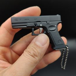 Detachable G17 Alloy Gun Pistol Model Miniature Half Alloy Metal Mini Pistol Keychain Pendant Gun Removable 1985 highest version.