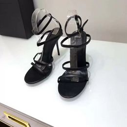 2023 Top quality Sandals suede inside luxury designer metal strip Black Patent Leather Heel Pumps Women Leather Sandals.