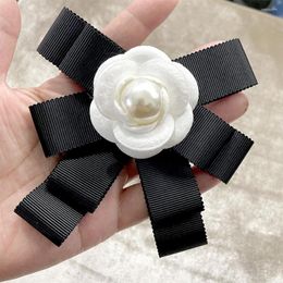 Brooches Pearl Ribbon Brooch Pins Women Bow Tie Vintage School Girl White Collar Jewellery Bowknot Shirts Necktie Candy Colour Red Butterfly