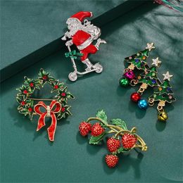 Brooches 2023 Year Enamel Car Christmas Tree Bell Brooch Pins Women Fashion Xmas Jewellery Gift Santa Claus Strawberry
