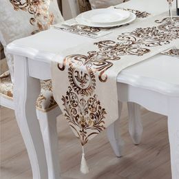 Table Runner Classical Flocking Table Runner European Flower Rectangle Dust Cover Towel Golden Vintage Luxury el Coffee Table Cloth Mat 230322