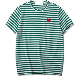 Cdg Fashion Mens Play t Shirt Designer Red Heart Commes Women Shirts Des Badge Garcons High Quanlity Tshirts Cotton Embroidery Love Short sleeved top 2TFW