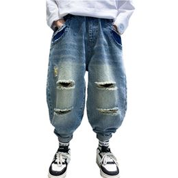 Jeans Loose Style Cool Boys Ripped Jeans With Hole Fashion Children Kids Denim Pants Teens Destroyed Jeans Trousers 5 7 9 11 13 14 230322