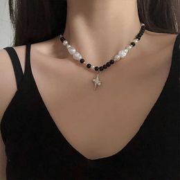 Pendant Necklaces Kpop Asymmetric Baroque Pearl Necklace for Women Star Pendant Black White Beads Necklace Choker Stainless Steel Necklace Jewelry Z0321