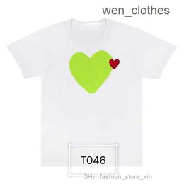 cdgs men's T-Shirts 23ss Summer Mens T-shirts Play Shirt Commes Short Sleeve Womens Des Badge Garcons Embroidery Heart Red 2 D52U
