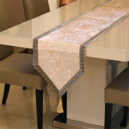 Table Runner High-end Table Runner Shoes Cabinet Cover Cloth European Velvet Bed Runner Simple Color Table Cloth Silver Black Beige 230322