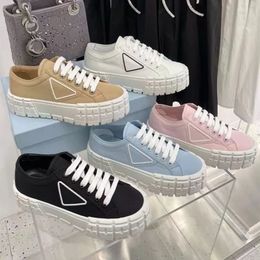 Sıcak Kanvas Rahat Ayakkabılar Çift Tekerlekli Kadınlar kalın tabanlı Sneakers lüks Naylon Gabardin spor ayakkabıları Tasarımcı kaymaktaşı pembe çöl siyahı celeste beyaz kadın ayakkabısı