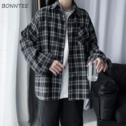 Men's Casual Shirts Men Shirts Oversized Cotton Plaid Shirt Button Up Hip Hop Long Sleeve Tops Korean Harajuku Mens Clothing Casual Vintage Ulzzang 230322