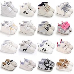 First Walkers born Baby Shoes Boy Girl Classical Sport Soft Sole PU Leather MultiColor Walker Casual Sneakers White Baptism 230322