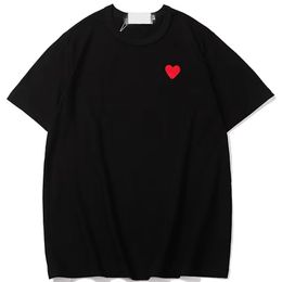 Cdg Fashion Mens Play t Shirt Designer Red Heart Commes Women Shirts Des Badge Garcons High Quanlity Tshirts Cotton Embroidery Love Short sleeved top K8A4