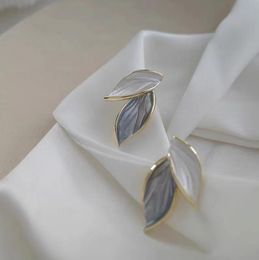 Luxury Classic New Popular Earrings Classic Style Blue And White leaves Stud Earrings Beautiful Earrings Women Wedding Jewellery Earrings High Quality Gift