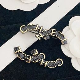 Дизайнерский подарок черно золото женщины штампа лацкат булавки Brooch Spring Vintage Monogram Jewelry Accessory Exquisite Design с коробкой