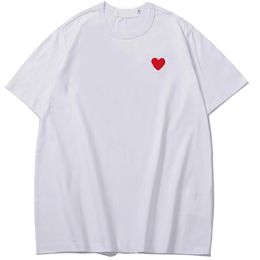 Cdg Fashion Mens Play t Shirt Designer Red Heart Commes Women Shirts Des Badge Garcons High Quanlity Tshirts Cotton Embroidery Love Short sleeved top P4BA