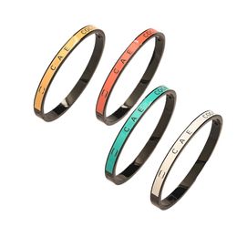 4 coloras Brand Bangle Designers Bracelet Designer Jóia Bracelete Europeia Colar de marca Europeia 18K Letra de amor de ouro Pulseira de presentes da família