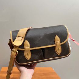 Luxury Designer Crossbody Bag Vintage Shoulder Bags Fashion Cross Body Satchels Large Capacity Handbags Women Purse Shopping Handbag Letters Flowers Brown