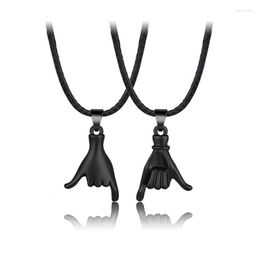 Pendant Necklaces 2Pcs Creative Two-handed Holding Magnetic Buckle Couple Necklace Magnet Attracting Valentine's Day Jewellery