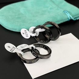 Band Rings Cluster Rings Jewellery Designer Black Stamp Ring Women Letter Love Wedding Supplies Stainless Steel Gemstones Ring Fine Finger Ring Y240506