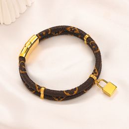 Designer Gold Panzerarmband Damen Armband mit Schlossanhänger Markenbrief Lederarmband Vintage Design Schmuck Armband Geschenk Edelstahlarmband mit Box