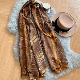 Designer Luxury Silk Scarf Fashion Letter Kvinnor Högkvalitativ SHALK SCARVE Variabel Headscarf Accessories Activity Gift