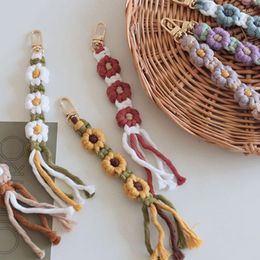 Keychains Retro Flower Bohemian Key Chain Handmade Strap Wrist Lanyard Bracelet Keyring Purse Backpack Charm Crochet Fashion Wholesale