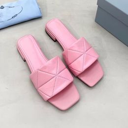 Women leather flat sandals Summer latest fashion slippers Comfortable and beautiful outdoor holiday beach shoes