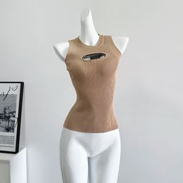 Croped Top Knit Tank Designer Dlesel T-shirt ihålig ut tee Womens Knits Women Topps Sexig ärmlös Yoga Summer Tees Vests 354df