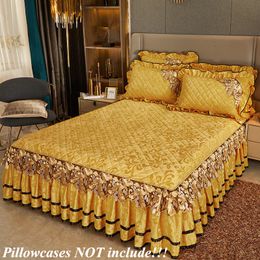 Pluszowa spódnica zimowa ciepłe łóżko na łóżku zagęszczone łóżko haftowe haft bawełniany kołdra pokrywa pościeli z poduszkami 230324