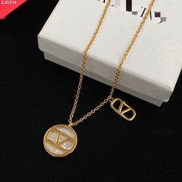 New style necklace designer for women stud luxury gold heart shape pearl crystal gold double V letter Jewellery necklace-3 B