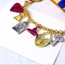 Luxury Designer Mens Womens Keys Pendant Silver Key Buckle Classic Lock Shape High Quality Keychains Ornaments