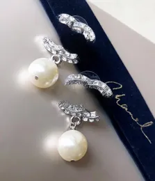 Wholesale letter pearl earrings female exquisite socialite style everything with light luxury ear clip silver needle stud
