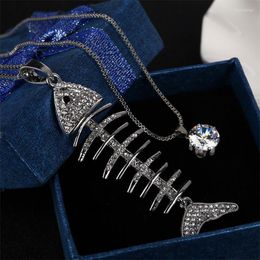 Chains MINHIN Arrival Fashion Fish Bone Design Pendant Necklace Personality Synthetic Rhinestone Decoration Jewellery