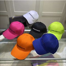 Yüksek kaliteli sokak kapağı moda beyzbol şapkası erkek kadın tasarımcı spor kapakları 12 renk Casquette ayarlanabilir fit şapkalar