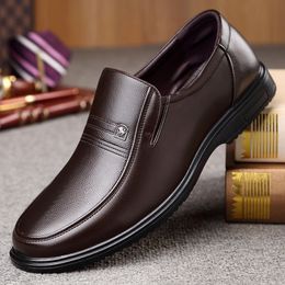Dress Shoes Genuine Leather Handmade Shoes Men Loafers Slip On Business Casual Shoes Classic Soft Leather Hombre Breathable Men Shoes Flat 230324